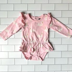 🦢6-9m Monica + Andy Pink Princess Swan Ruffle Long Sleeve Skirted Bodysuit